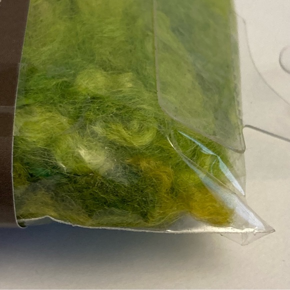 6 Dimensions FeltWorks 100% Wool Green Curly Roving 0.25oz Needle Felting Crafts - Picture 8 of 15